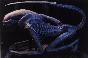 Giger-Alien_statue_1 (345x228, 19Kb)