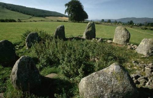 30949053_1219274364_A_Druid_stone_circle_situated_just_north_of_Inverness_in_the_Highland_region_of_ (500x320, 32Kb)