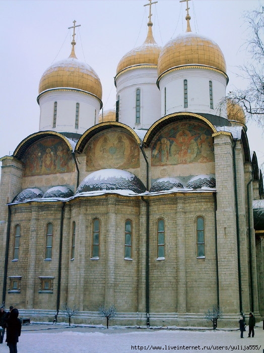 Фото кремля с белыми стенами