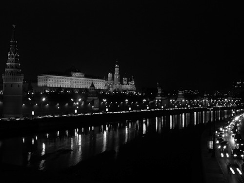 Черно белая москва. Москва ночью. Ночная Москва черно белое. Темная Москва. Пустая ночная Москва.