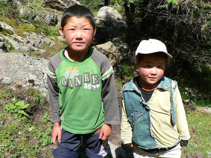 Дети киргизов. Миграция кыргызы дети. Народ Киргизии мальчики. Мальчики из Киргизии. Киргизский малыш.