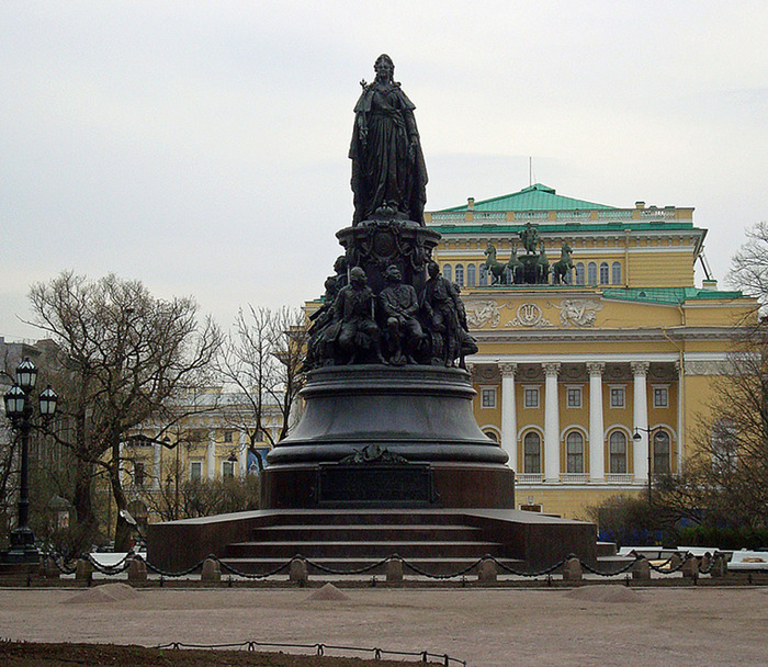 Петербург екатерины. Екатерине II В Петербурге (1873) (м. о. Микешин). Памятник Екатерине в Санкт-Петербурге у Александринского театра. Памятник Екатерине 2 СПБ Александринский театр. Памятник Екатерине на Невском проспекте в Санкт-Петербурге.