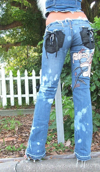 Заплатка на джинсах на попе