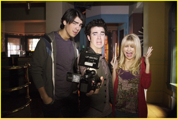 jonas-brothers-chelsea-staub-firehouse-01 (600x402, 81Kb)