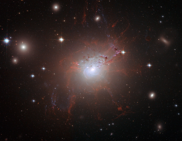  230     NGC 1275         (699x542, 97Kb)