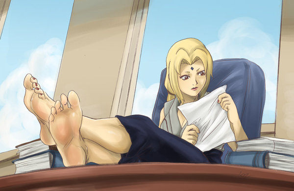 Tsunade_at_desk_by_lostonezero (600x389, 47Kb)