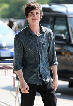 logan_lerman_1249350868_1 (246x356, 27 Kb)