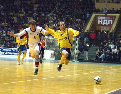 futsal_ukr_rus_03_06_04 (390x303, 40 Kb)