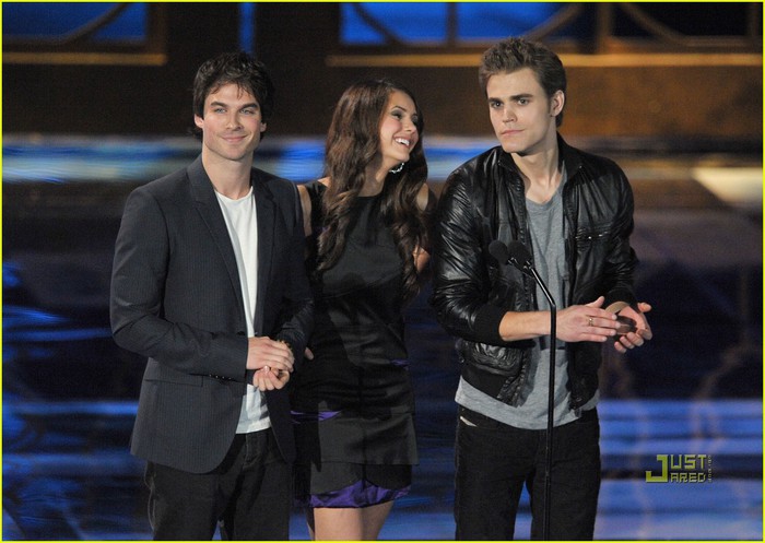 66541_vampire-diaries-scream-laugh-10_122_160lo (700x497, 83 Kb)