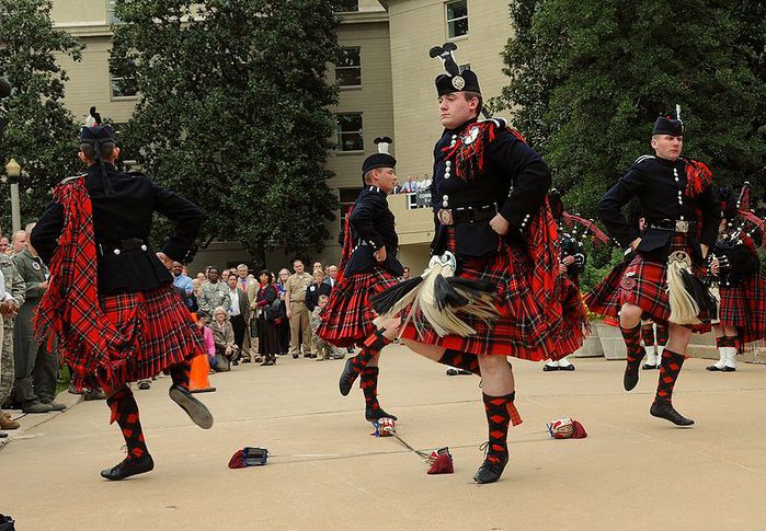 800px-US_Army_51769_Pipes_and_Drums_5 (699x485, 101 Kb)