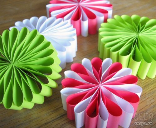 Цветы из цветной бумаги своими руками для детей: как сделать из полосок поэтапно