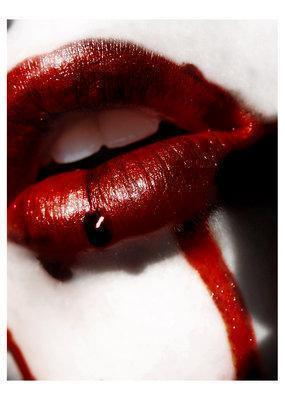 Красивые картинки в крови в губы для заставки — подборка