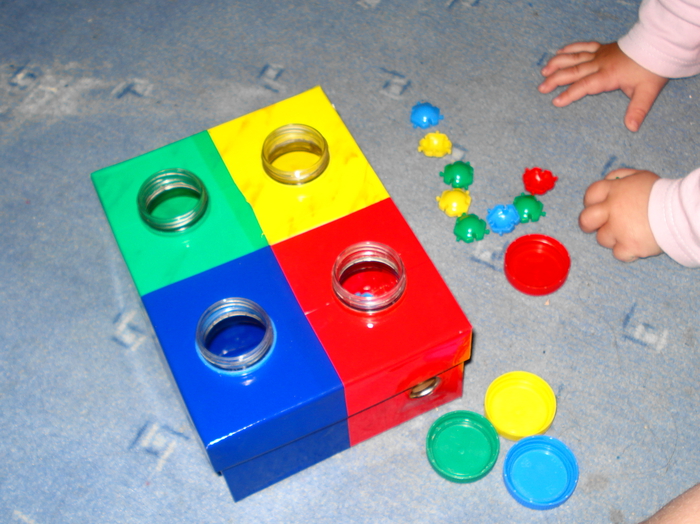 Развивающие игрушки из подручных материалов: фото обзор 10 вариантов