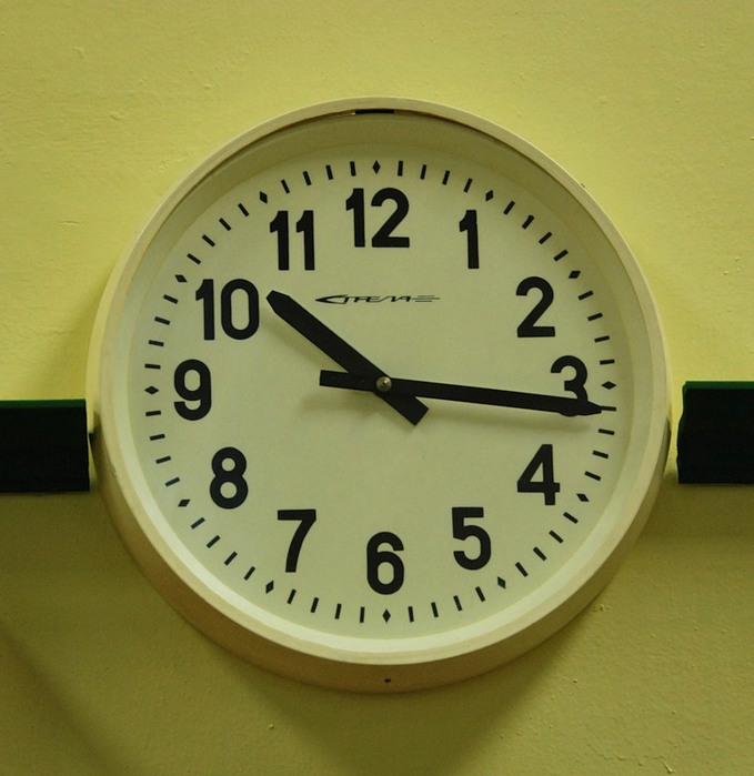 Часы в школе