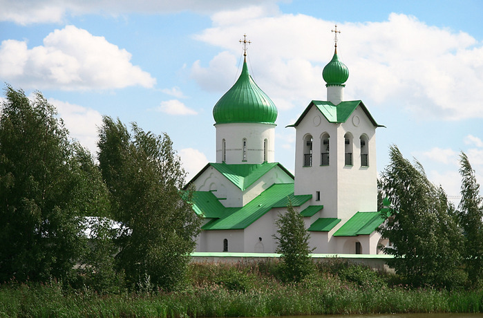 Зелен храм. Церковь Сергия Радонежского Санкт-Петербург. Храм Сергия Радонежского Питер. Храм Сергия Радонежского на средней рогатке. Храм Сергия Радонежского в Санкт-Петербурге на рогатке.