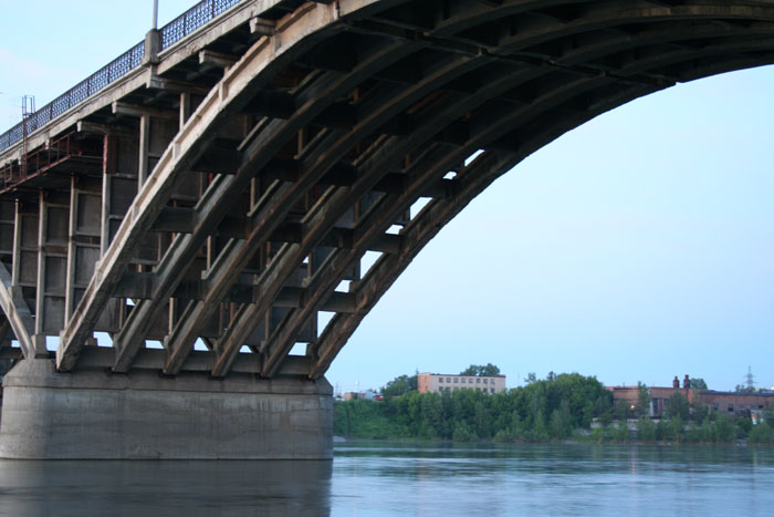 Бийск мост. Бийский коммунальный мост. Мост через реку Бия в Бийске.