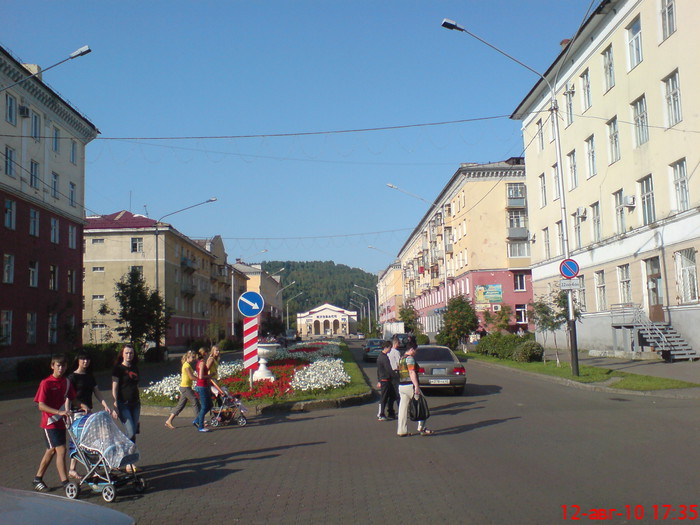 Центр междуреченск. Междуреченск фотографии современного города. Улицы Междуреченска исторические события. Город Междуреченск Кемеровской школы фото. Служба фото Междуреченск.