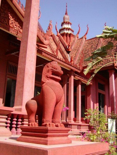 Бангкок камбоджа. Национальный музей Камбоджи (г. Пномпень). Национальный музей Камбоджи статуя. Королевский дворец Камбоджа. Камбоджа Кампучия.