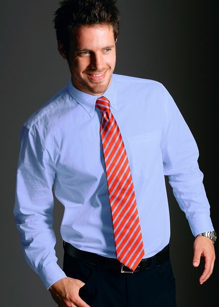 Рубашка в полоску и галстук