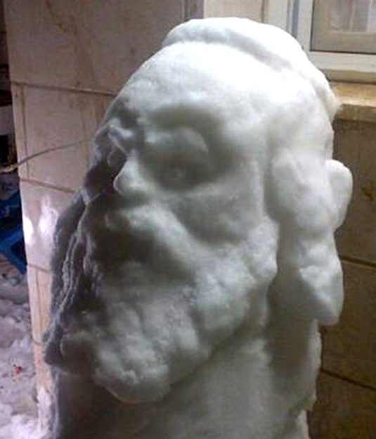 0022-Скульптурный портрет из иерусалимского снега Дек2013 (535x624, 76Kb)