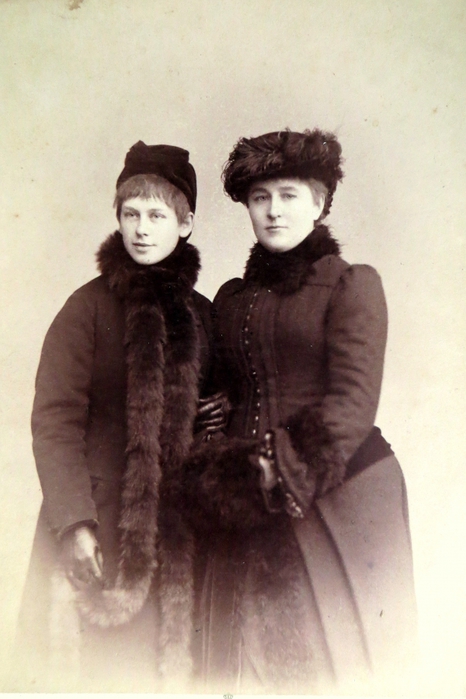 1885-1887 гг. Надежда Петровна Ламанова и Мария Степановна Воронина/4316166_S_LAMANOVOI (466x700, 204Kb)