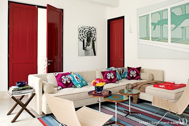 Awesome-Living-Room-Interior-with-Red-Door-Interiors-Design-Ideas-615x410 (615x410, 156Kb)