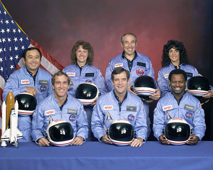 1390931706_Challenger_flight_51l_crew (700x560, 98Kb)