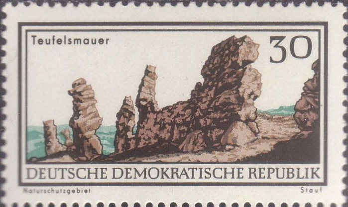 800px-Stamp_GDR_1966_Michel_1183 (700x416, 198Kb)