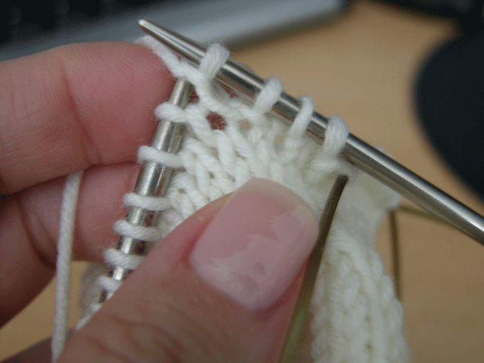 Вяжем спицами свитер с горлом реглан от горловины
