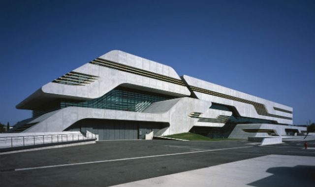 Pierres Vives das Gebäude von Zaha Hadid für Montpelliers Cité des Savoirs et du Sport  lebende-steine-zaha-hadids-kulturzentrum-in-montpellier peg (640x380, 155Kb)