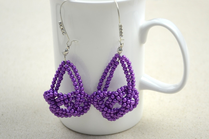Handmade-beaded-jewelry--DIY-handmade-earring-in-Josephine-knot-pattern1 (700x466, 151Kb)