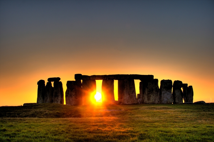 3937404_stonehenge_sun (700x465, 196Kb)