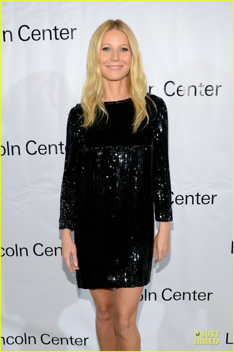 gwyneth-paltrow-sparkles-the-great-american-songbook-event-04 (466x700, 59Kb)