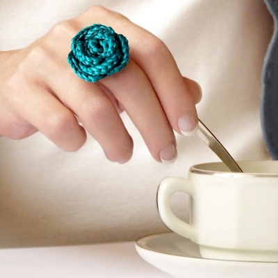 crochet-rose-necklace-and-ring-from-france-21602227 (400x400, 81Kb)