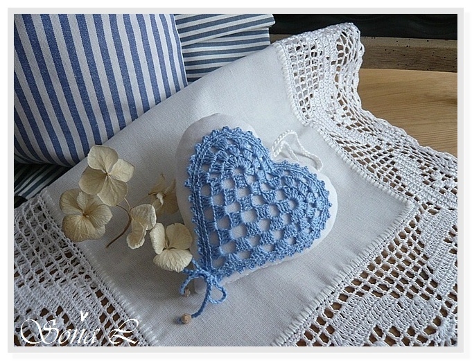 шитье и вязание для уюта в доме. подушки и валентинки (32) (681x521, 356Kb)