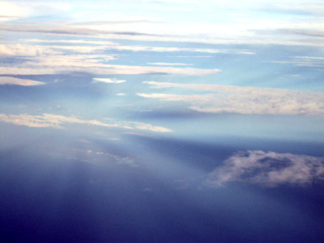 Anticrepuscular_rays_from_above (640x480, 26Kb)