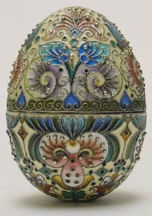 A silver-gilt cloisonne enamel easter egg. Fedor Ruckert, Moscow 1896-1908 (299x425, 79Kb)