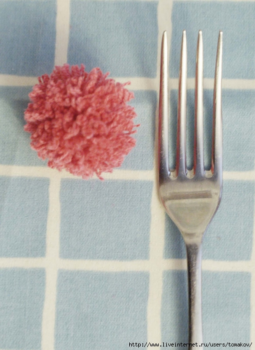 pompom and fork (509x700, 243Kb)