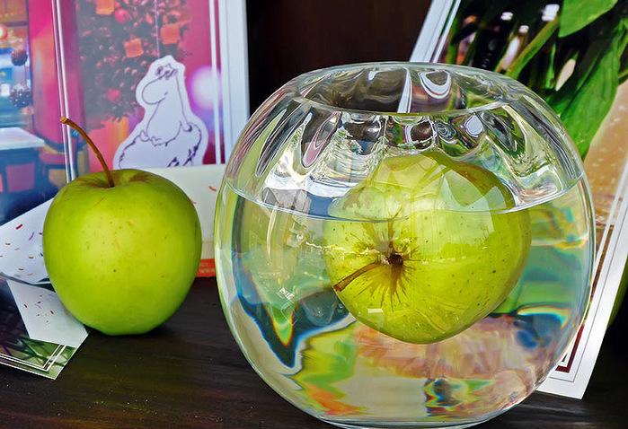 Яблоко стеклянное фото