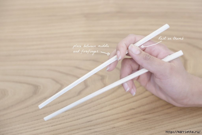 Фото как есть палочками для суши