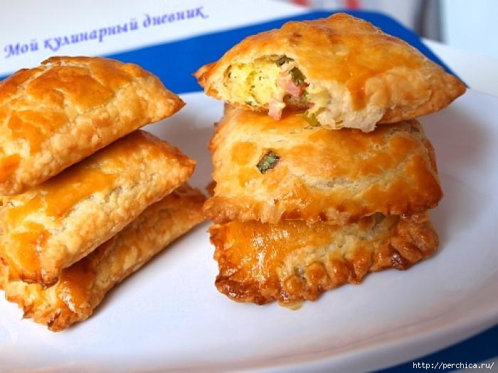 4979645_pirozhkiszelenymlukomsyromivetchinoj1_1 (700x525, 156Kb)