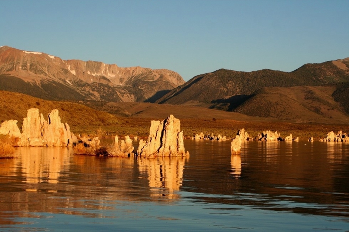 Mono_lake_tufa2 (700x466, 234Kb)