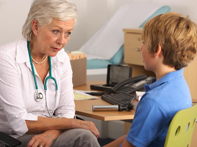 4360286_MHT042_doctorchildtreatingdrepression_TH (640x480, 38Kb)