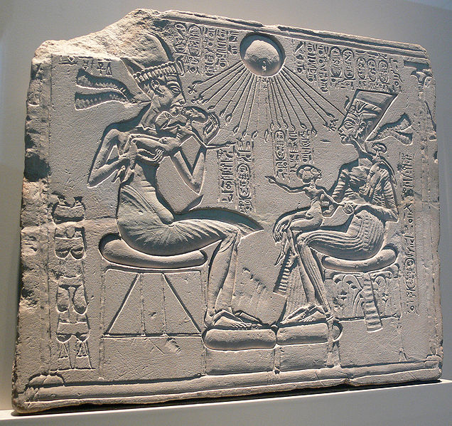 636px-House_Altar_Akhenaten_Nefertiti_Berlin (636x599, 509Kb)