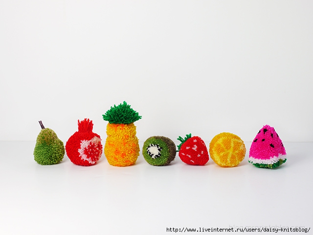 fruit-pompoms-on-table (640x480, 112Kb)