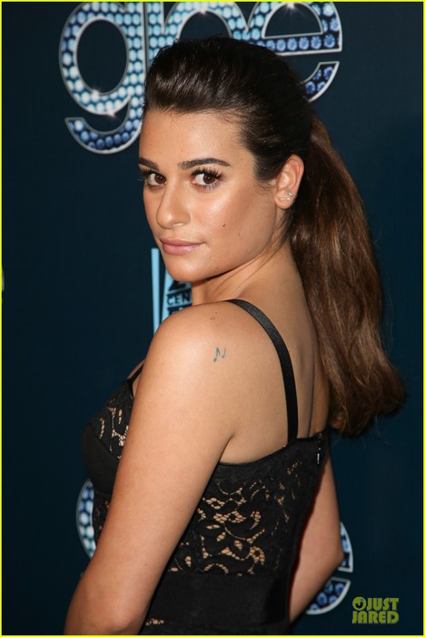 lea-michele-show-off-their-assets-at-glee-12 (468x700, 63Kb)