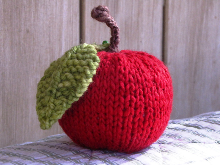 Knitted_Apple_Fruit (700x525, 395Kb)