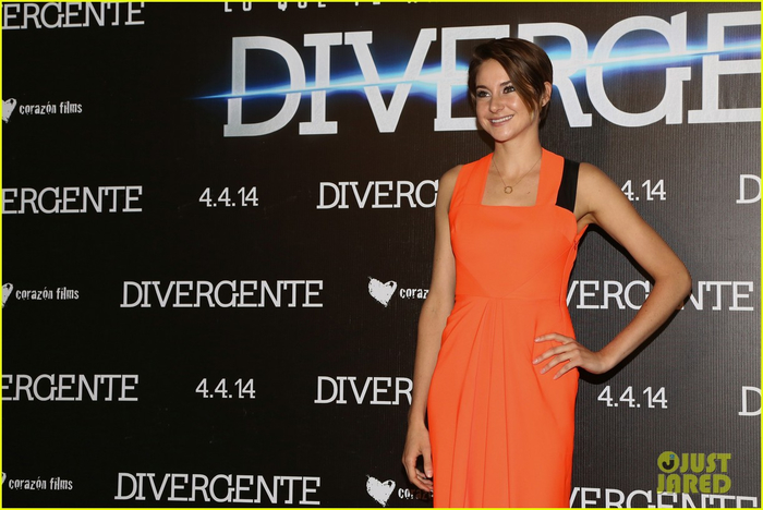 shailene-woodley-theo-james-take-divergent-to-mexico-05 (700x468, 287Kb)