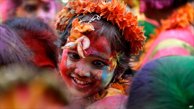 _51747893_holi_fest_calcutta_ap (640x360, 228Kb)