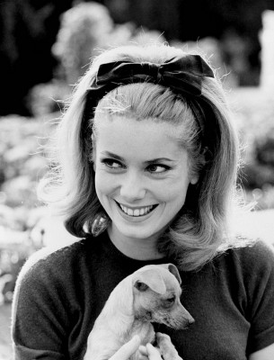 Catherine-Deneuve-and-Friend-c.-1960-305x400 (305x400, 35Kb)